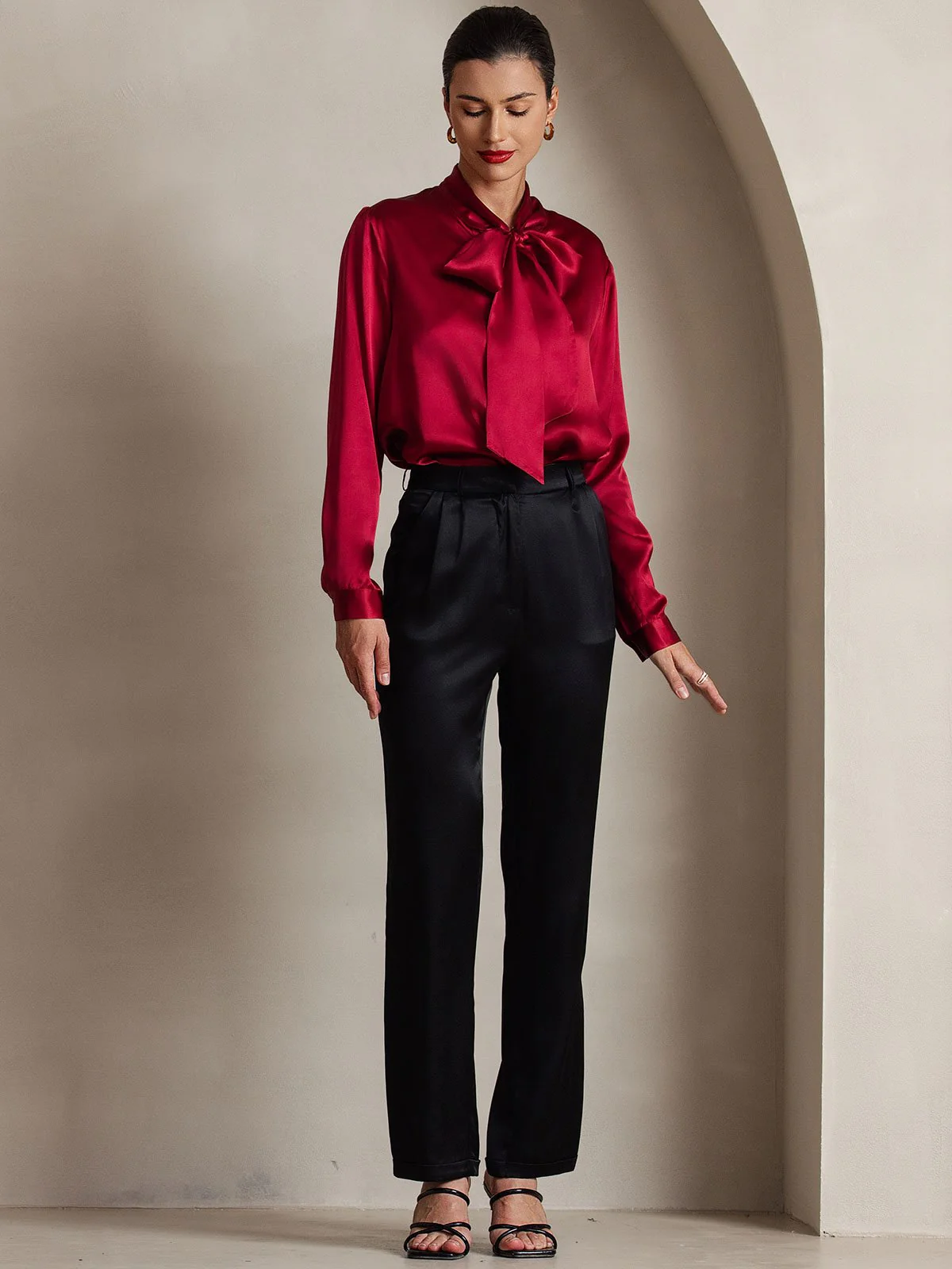 Dame 19 Momme Elegant Silke Skjorte med Slipskrave og Lange Ærmer - Image 20