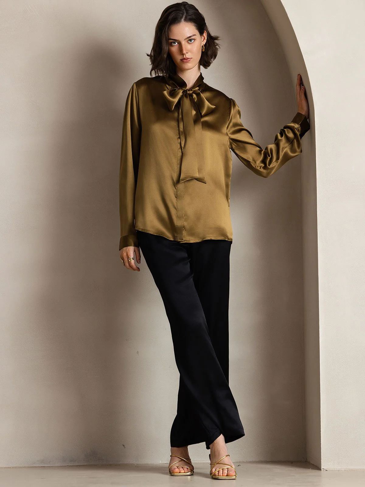 Dame 19 Momme Elegant Silke Skjorte med Slipskrave og Lange Ærmer - Image 35