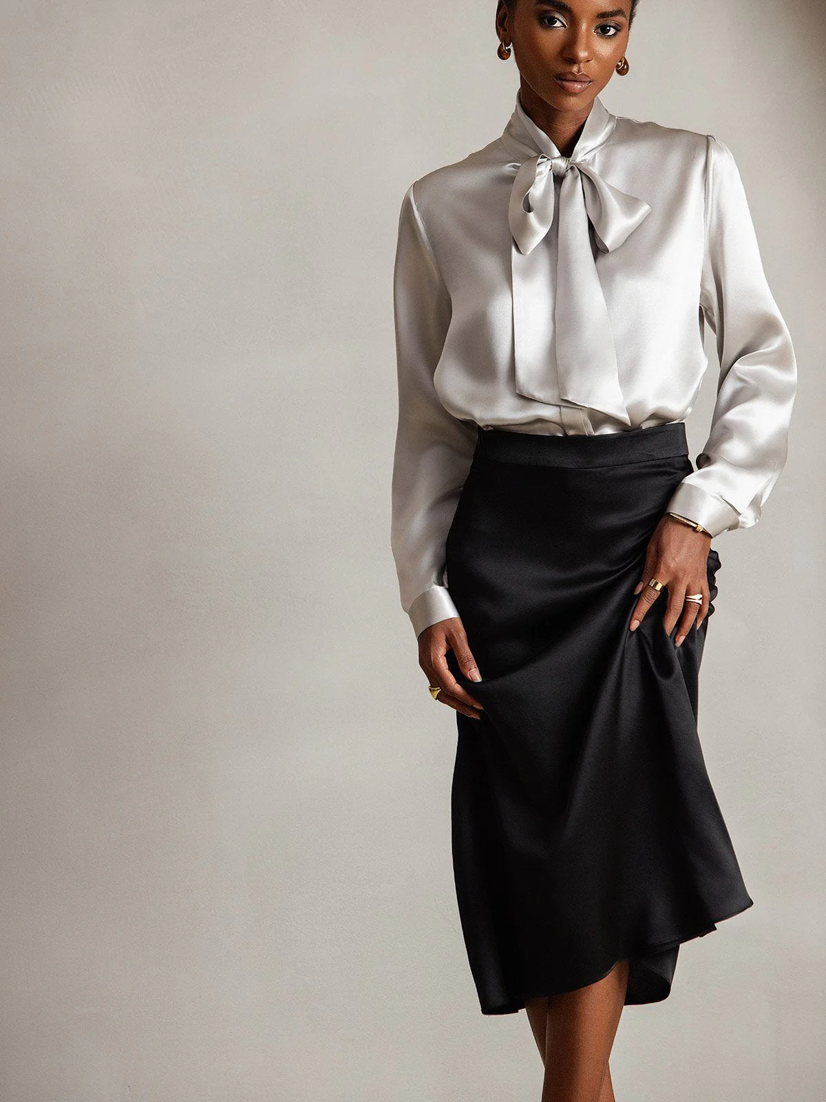 Dame 19 Momme Elegant Silke Skjorte med Slipskrave og Lange Ærmer - Image 9